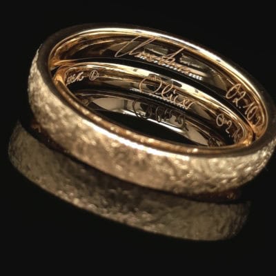Trauringgravur-Handschriftgravur-Gelbgold2-400x400