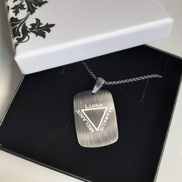 sfm-1-Herrenschmuck-AnhaengerLaserGravur-SQ1500Pix-3-600x600